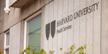 Harvard ataca a Trump: la prestigiosa universidad acusa al presidente de vulnerar la Primera Enmienda por esta razón