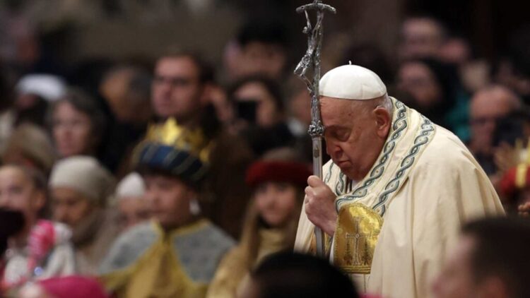 Adiós al Papa Francisco: su pasado como químico, las portadas de revista que protagonizó y otros detalles que te sorprenderán