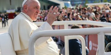 Ni silencio ni orgullo: el Papa Francisco dejó un poderoso consejo para las parejas que hoy conmueve al mundo
