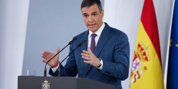 MADRID, 29/04/2025.-El presidente del Gobierno, Pedro Sanchez, da una rueda de prensa este martes en el Palacio de la Moncloa. EFE/ Javier Lizon (MADRID, 29/04/2025.-El presidente del Gobierno, Pedro Sanchez, da una rueda de prensa este martes en e (M