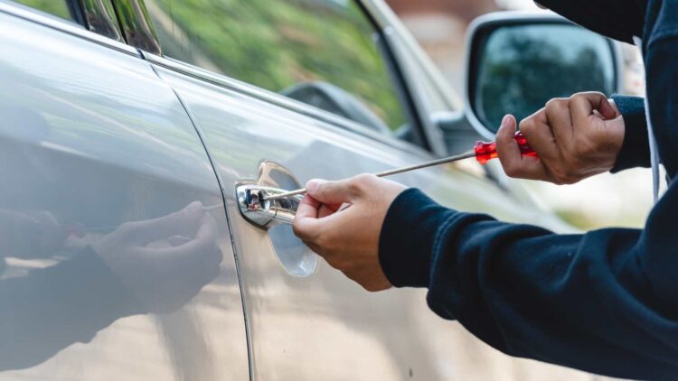 El Gobierno lo confirma: los robos de coches aumentan en Semana Santa, pero puedes evitarlos siguiendo estos consejos