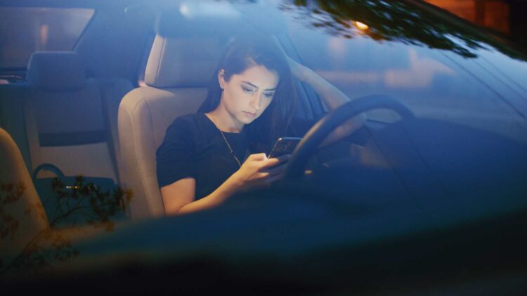Uso móvil al volante
