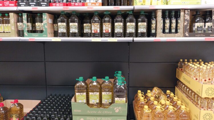 Colas en Mercadona por el aceite de oliva virgen extra