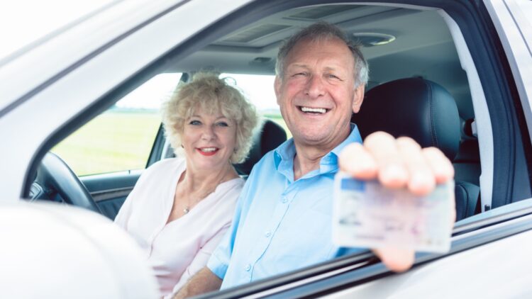 Renovar el carnet de conducir para mayores de 65 años