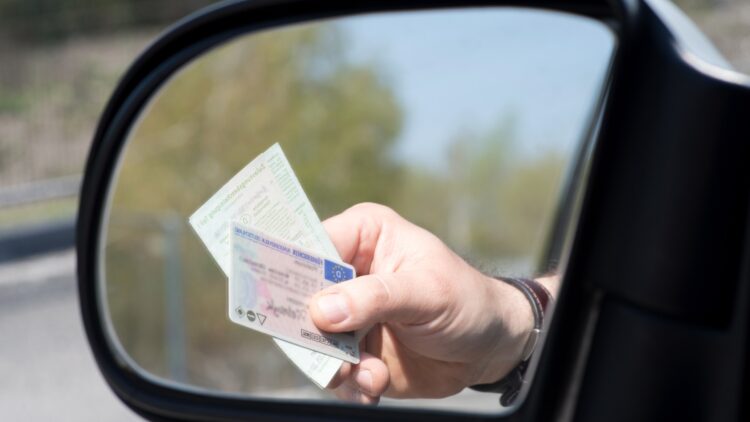 La DGT acaba con la polémica de una vez por todas: los extranjeros podrán convalidar el carnet de conducir siguiendo estos pasos