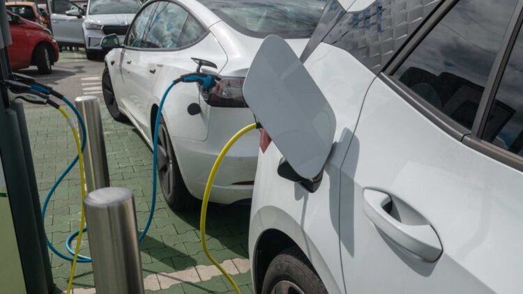 La OCU lo confirma: si tienes un coche eléctrico