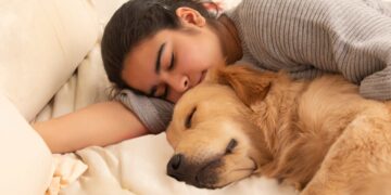 Las personas que duermen con su mascota