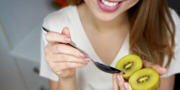 Un cardiólogo revela cuál es la fruta que te ayudará a dormirte