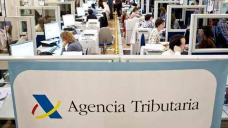 Confirmado: la Agencia Tributaria activa el servicio telefónico ‘Le llamamos’ para la Renta 2025
