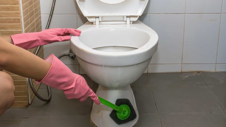 El infalible truco de la abuela para eliminar el sarro de cualquier esquina del baño: mezclando estos ingredientes, quedará como nuevo 1 El infalible truco de la abuela para eliminar el sarro de cualquier esquina del baño