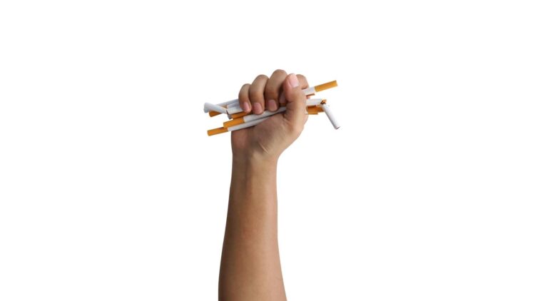 Adiós al tabaco: el Gobierno quiere asestar el golpe definitivo a los fumadores ampliando los sitios donde está prohibido hacerlo 1 Adiós al tabaco: el Gobierno quiere asestar el golpe definitivo