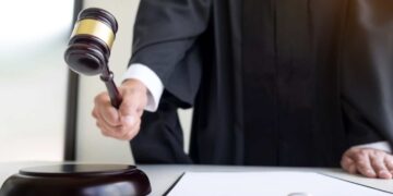 Pagar este pastizal a su exmujer por no mover un dedo en casa durante el matrimonio