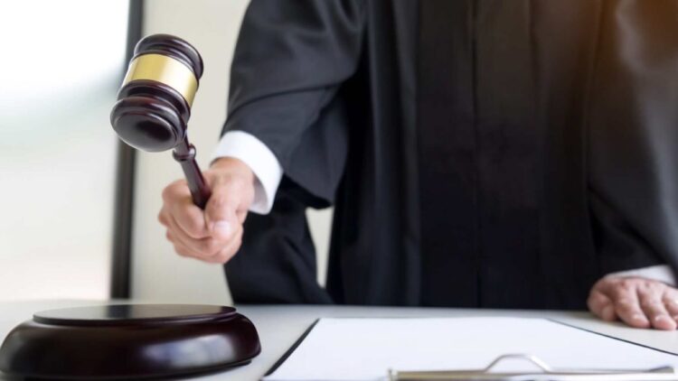 Pagar este pastizal a su exmujer por no mover un dedo en casa durante el matrimonio