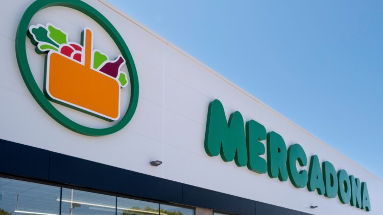 Mercadona lo vuelve a hacer: este postre de fácil preparación y que está endulzando la sobremesa está causando furor 1 Mercadona lo vuelve a hacer: este queso te atrapará