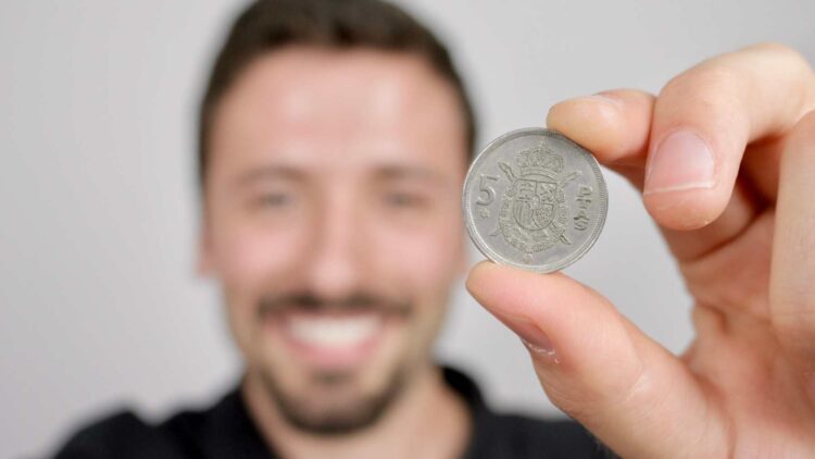 Buenas noticias para los coleccionistas: esta moneda de 5 pesetas que quizás tengas en casa puede pagarte las próximas vacaciones 1 Buenas noticias para los coleccionistas: esta moneda de 5 pesetas
