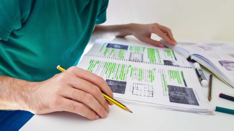 Este Guardia Civil aprobó tres oposiciones seguidas y te explica cómo lo hizo