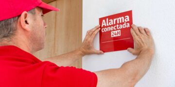 El palo que te puede dar por poner una placa de alarma