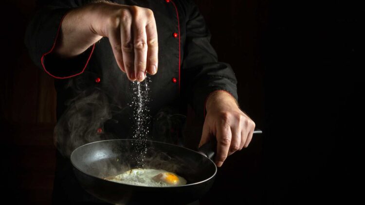 Ni aceite ni sal: este es el truco definitivo del chef Martín Berasategui para que tus huevos fritos salgan perfectos 1 El truco definitivo del chef Martín Berasategui para que tus huevos fritos salgan perfectos