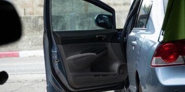 Qué es abrir el coche “a la holandesa”