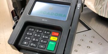 Cobra 11 euros al vecino y Mercadona lo despide