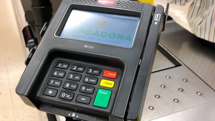 Cobra 11 euros al vecino y Mercadona lo despide