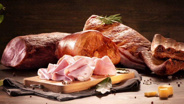 Ni vacaciones remuneradas ni prima económica: cumple 40 años trabajando en la empresa y el bonus que recibe es... en carne 1 Cumple 40 años trabajando en la empresa y el bonus que recibe es... en carne