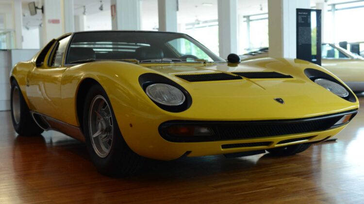 Descubren un Lamborghini que llevaba décadas oculto