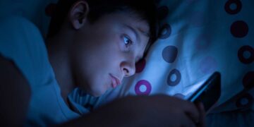 Si no te duermes después de media hora en la cama, no cojas el móvil