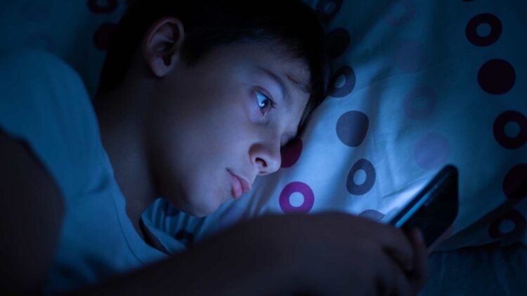 Si no te duermes después de media hora en la cama, no cojas el móvil: esto es lo que debes hacer, según una psicóloga 1 Si no te duermes después de media hora en la cama, no cojas el móvil