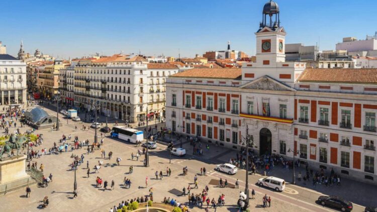 Es oficial: la Puerta del Sol se transforma por completo este verano y lucirá de una manera nunca antes vista por madrileños o visitantes 1 Es oficial: la Puerta del Sol se transforma por completo este verano