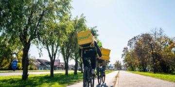 Adiós a los autónomos: Glovo da un giro histórico en España