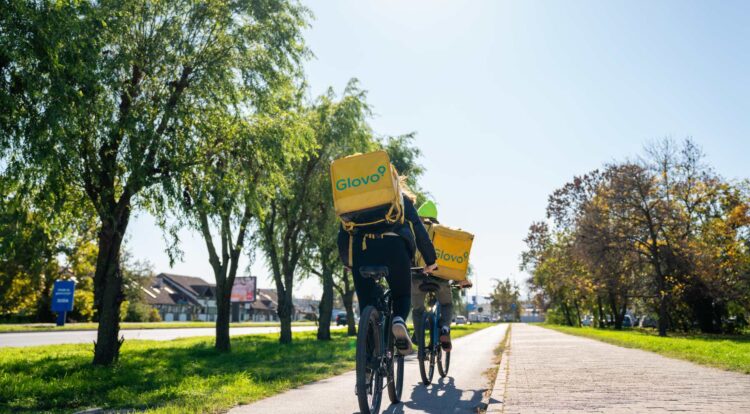 Adiós a los autónomos: Glovo da un giro histórico en España
