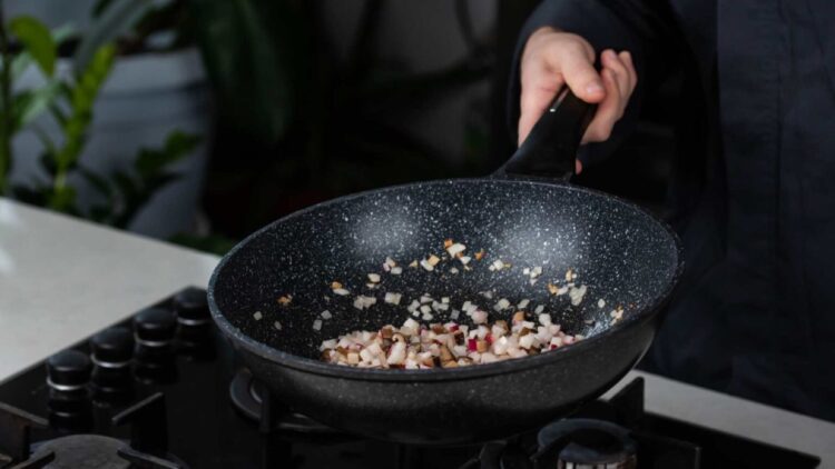 Confirmado por cocineros profesionales: tu sofrito quedará perfecto si sigues este consejo de tu abuela 1 Tu sofrito quedará perfecto si sigues este consejo
