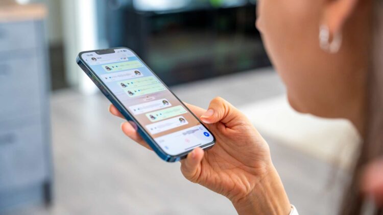 Intentó ligar por WhatsApp con una clienta y terminó sancionado: así consiguió su teléfono y esta es la multa que le cayó 1 Intentó ligar por WhatsApp con una clienta y terminó sancionado