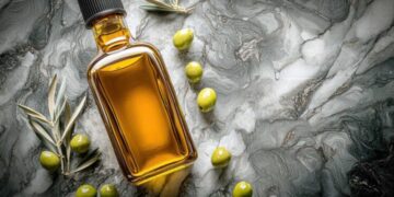 El aceite de oliva baja de precio y está volando