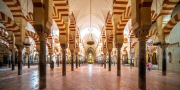 La Alhambra deja de ser el monumento español más visitado