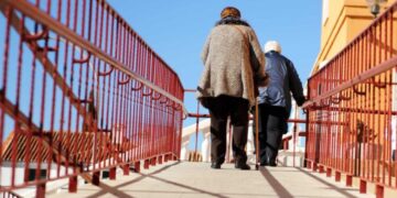 Un año de espera para las ayudas a la dependencia en España