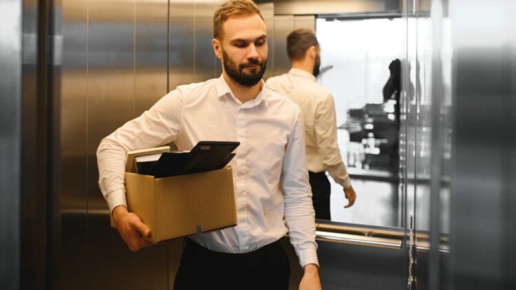 Sí, tu empresa te puede despedir aunque estés de baja médica: así lo avala el Estatuto de los Trabajadores 1 Sí, tu empresa te puede despedir aunque estés de baja médica