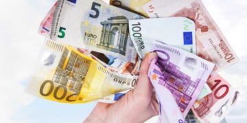 Adiós a estos billetes: este es el motivo cada vez más común