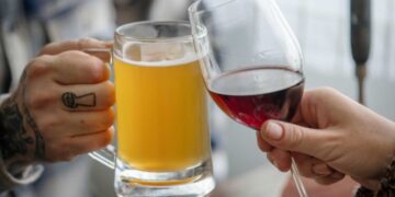 Qué engorda más, una caña de cerveza o una copa de vino