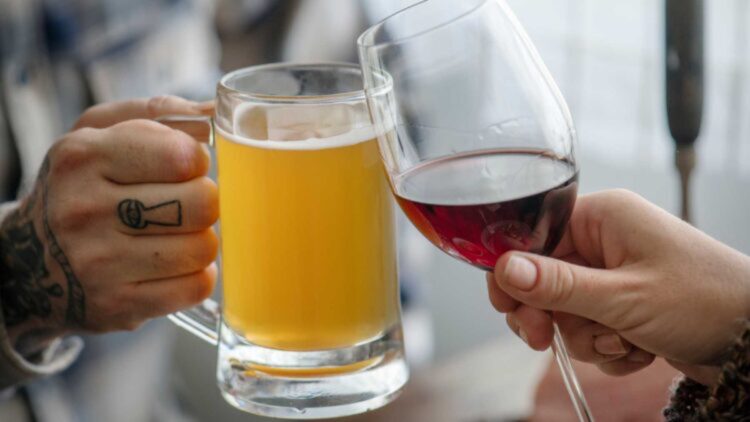 Qué engorda más, una caña de cerveza o una copa de vino