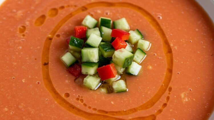 El truco de una nutricionista para que el gazpacho no te repita
