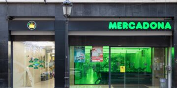 Es despedido por beber zumo del Mercadona mientras trabaja