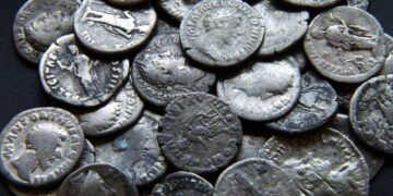 Encuentran más de 140 monedas de oro romanas
