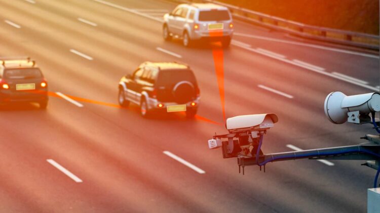 Es oficial: estos nuevos radares ya están en las carreteras y son capaces de multar en varios carriles a la vez 1 Estos nuevos radares ya están en las carreteras