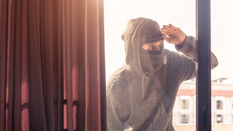 Adiós a los okupas: un pueblo de Murcia logra expulsar a 100 personas