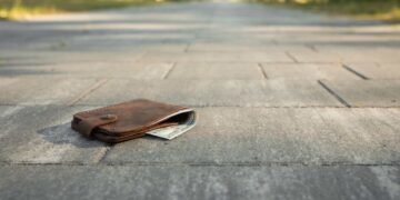 Ni robo ni estafa: pierde su cartera con 600€ en Italia