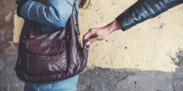 Se olvida el móvil en el avión, consigue rastrear su ubicación