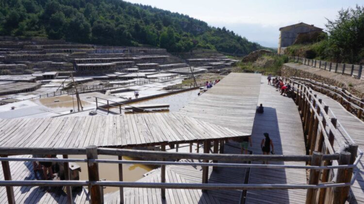Este rincón del norte de España produce sal desde hace siglos y parece de otro planeta y es ideal para una escapada veraniega 1 Este rincón del norte de España produce sal desde hace siglos