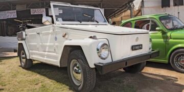 Los coches clásicos que vuelven a estar de moda para ir a la playa